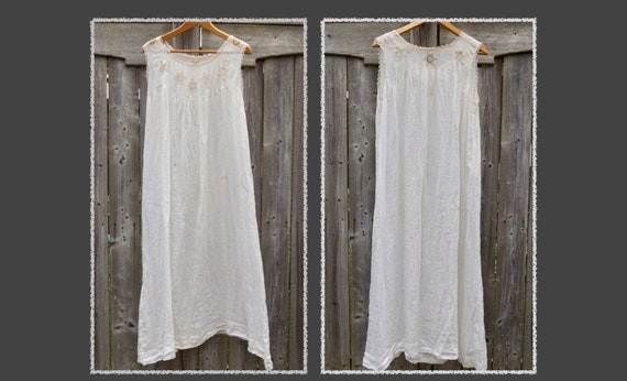 Vintage Long Cotton Lawn Nightdress with Tatted L… - image 9
