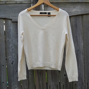 Vintage EXPRESS Stretch V Neck Sweater | 1990s/Y2K Cream Knit Wool/Acrylic/Spandex Blend Ladies Pullover | Made in Hong Kong | Size L