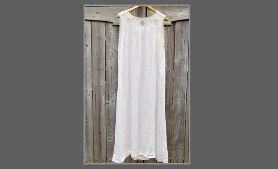 Vintage Long Cotton Lawn Nightdress with Tatted L… - image 3