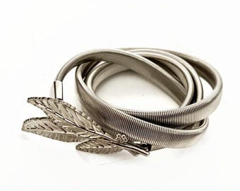 Cinturón elástico vintage de metal plateado con hebilla de hoja / Cinturón de vestir ajustado / Aprox. 73 cm-77 cm / 28"-30" / 6 mm / 0,2" de ancho