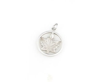 Vintage 925 Sterling Silver Canada Maple Leaf Charm Pendant Necklace