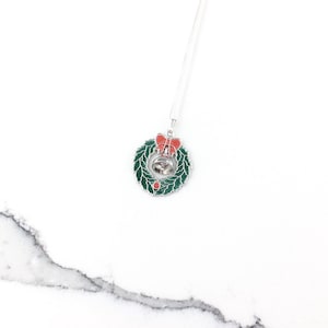 Vintage 925 Sterling Silver Enamel Christmas Holiday Wreath Charm Pendant Necklace