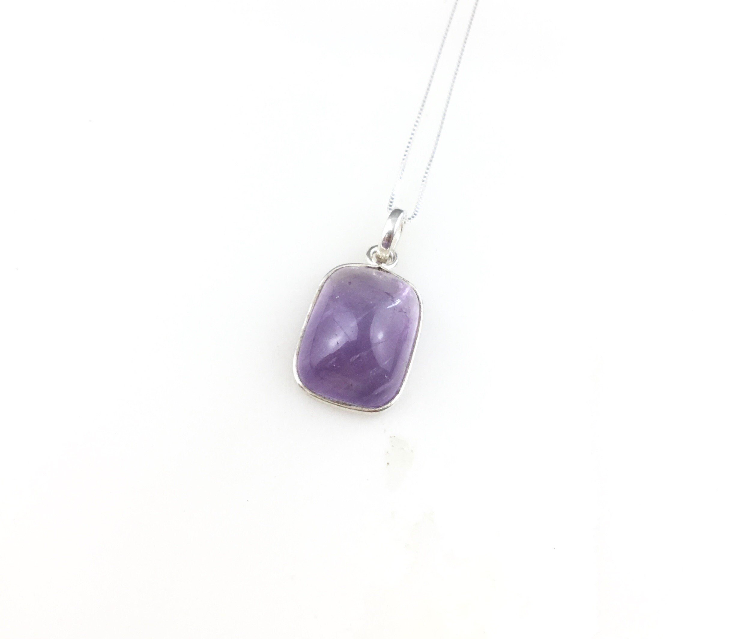 Collier Vintage Argenté Avec Pendentif Améthyste - Bijou élégant Et Intemporel