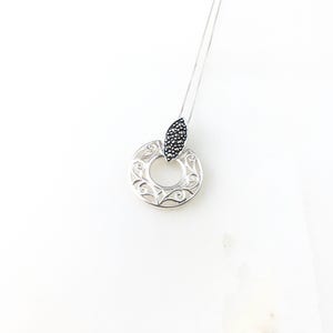 Vintage 925 Sterling Silver Art Deco Marcasite Filigree Circle Pendant Necklace