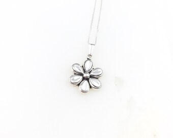 Vintage 925 Sterling Silver Flower Floral Charm Pendant Necklace