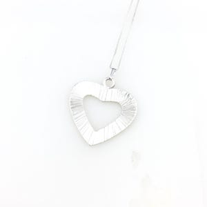 Vintage 925 Sterling Silver Etched Heart Pendant Necklace
