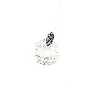 Vintage 925 Sterling Silver Art Deco Marcasite Filigree Circle Pendant Necklace