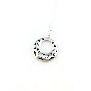 Vintage 925 Sterling Silver Mexico Filigree Circle Pendant Necklace
