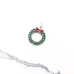 Vintage 925 Sterling Silver Enamel Christmas Holiday Wreath Charm Pendant Necklace