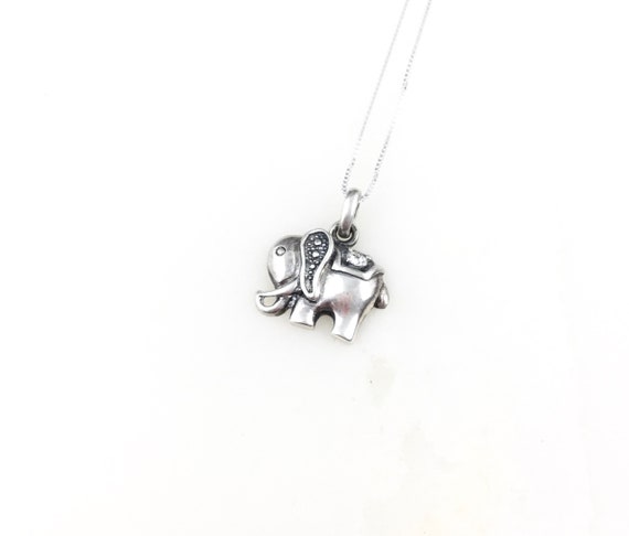 Magic Metal Elephant Charm Necklace Silver Tone Tribal Vintage Safari Charm Pendant NN56 Magic Metal Elephant Charm Necklace Silver Tone Tribal Vintage Safari Charm Pendant NN56
