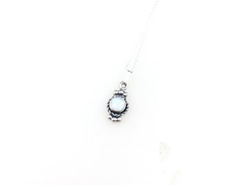 Vintage 925 Sterling Silver Minimal White Opal Pendant Necklace