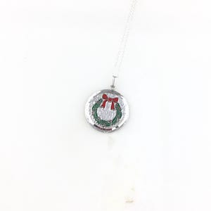 Vintage 925 Sterling Silver Enamel Christmas Holiday Wreath Charm Pendant Necklace