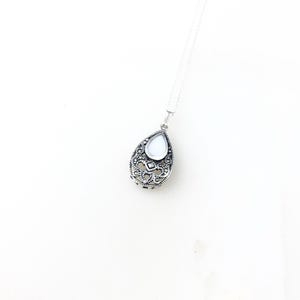 Vintage 925 Deco Sterling Silver Mother of Pearl Marcasite Pendant Necklace