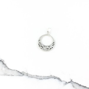 Vintage 925 Sterling Silver Filigree Circle Minimal Pendant Necklace