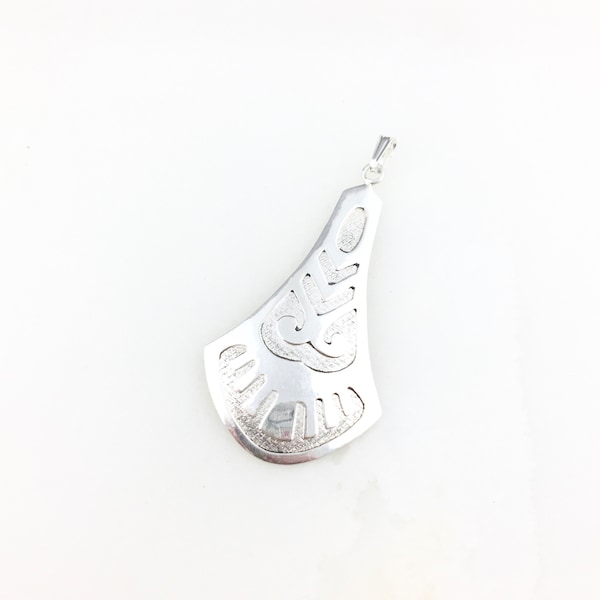 Vintage 925 Sterling Silver Etched Southwest Teardrop Pendant Necklace