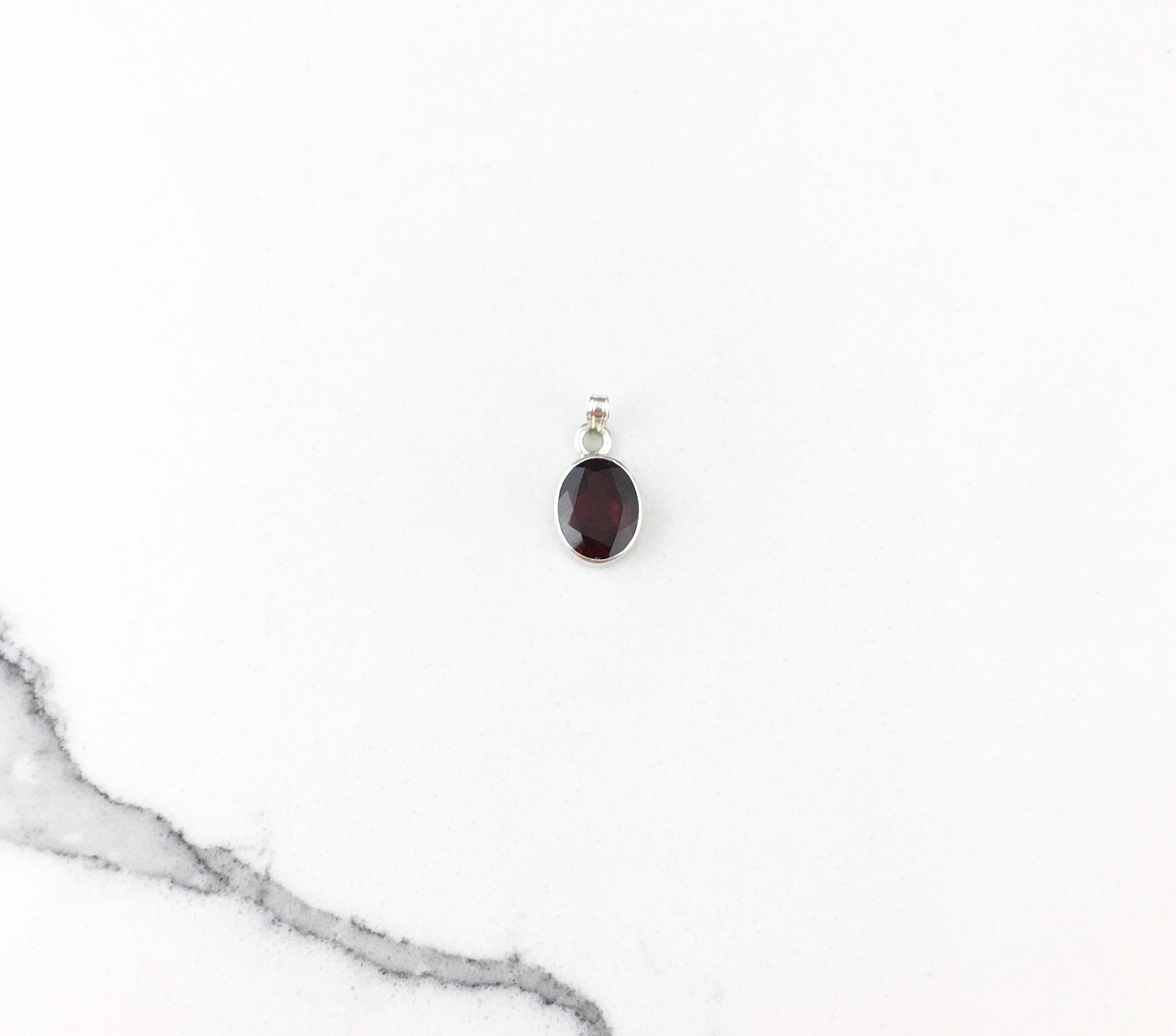 Vintage 925 Sterling Silver Minimal Red Glass Pendant Necklace