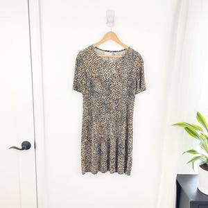 Vintage 90s Y2K Kathie Lee Tiger Cheetah Animal Safari Print Stretch Short Sleeve Shift Dress Women’s Small