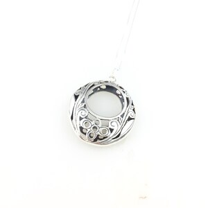 Vintage 925 Sterling Silver Filigree Modernist Bali Circle Pendant Necklace