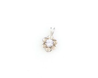 Vintage 925 Sterling Silver Diamond Minimal Flower Floral Charm Pendant Necklace