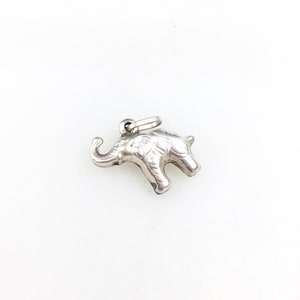 Vintage 925 Sterling Silver Elephant Charm Pendant Necklace