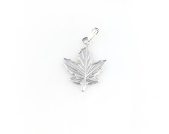 Vintage 925 Sterling Silver Maple Leaf Charm Pendant Necklace