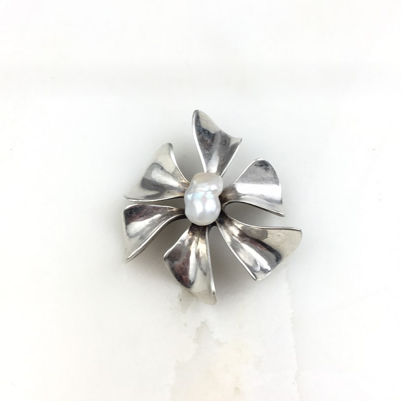 Vintage 925 Sterling Silver Modernist Pearl Flower Floral Brooch Pin