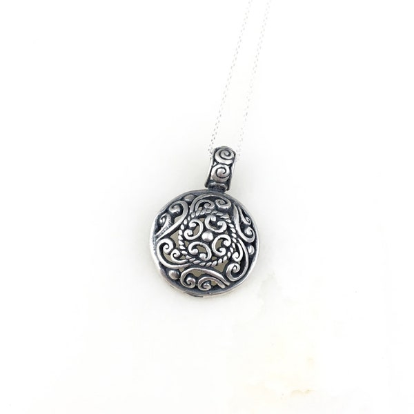 Vintage 925 Sterling Silver Circle Filigree Pendant Necklace