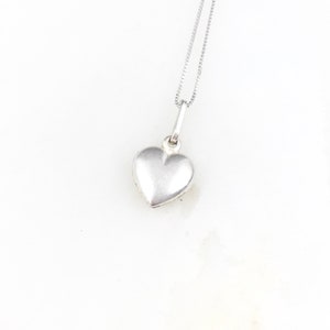 Vintage 925 Sterling Silver Minimal Heart Pendant Necklace