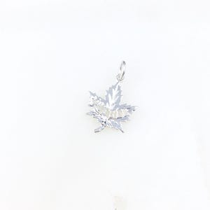 Vintage 925 Sterling Silver Quebec Canada Maple Leaf Travel Souvenir Charm Pendant Necklace