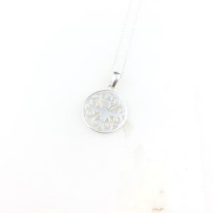 Vintage 925 Sterling Silver Filigree Circle Minimal Pendant Necklace