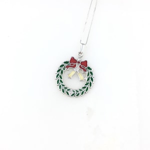 Vintage 925 Sterling Silver Enamel Christmas Holiday Wreath Charm Pendant Necklace