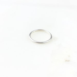 Vintage 925 Sterling Silver Minimal Band Ring Size 7.5