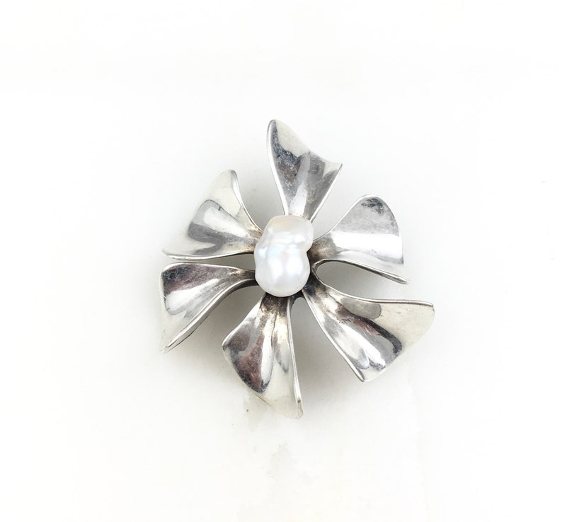 Vintage 925 Sterling Silver Modernist Pearl Flower Floral Brooch Pin