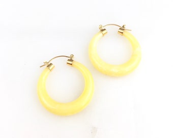 Vintage Gold Plated Yellow Marble Swirl Lucite Hoop Earrings