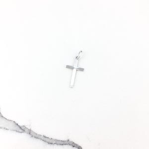 Vintage 925 Sterling Silver Religious Small Minimal Cross Pendant Necklace