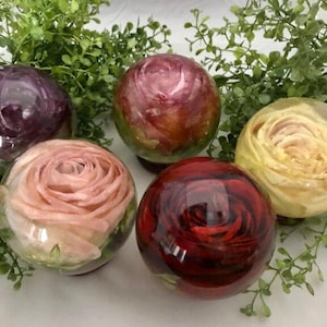 Sphere paperweight from flowers