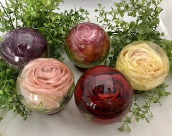 Sphere paperweight from flowers