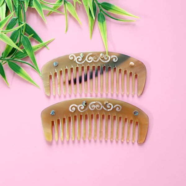 Personalized Natural Buffalo Mother of Pearl Curly Massage Horn Comb, Anti-Static Horn Comb, Head Massage Helps Blood Comb, Compact Eco Comb