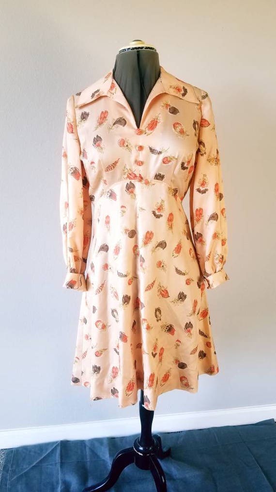 Vintage 1970's Peach Feather Print Dress// Vintage