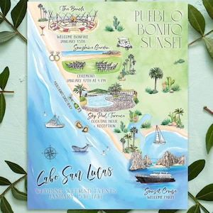 Könnte beinhalten: Eine rechteckige Hochzeitseinladungskarte mit einer Aquarellkarte von Cabo San Lucas. Die Illustration zeigt eine Küste, den Ozean, Palmen, Kakteen, ein Boot und Text, der die Veranstaltungen des Hochzeitwochenendes beschreibt.