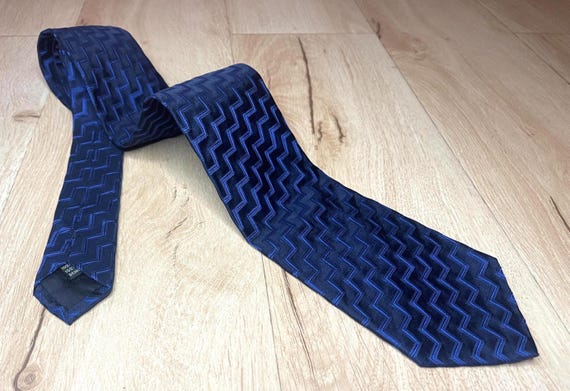 Vintage Guy Laroche Paris silk tie