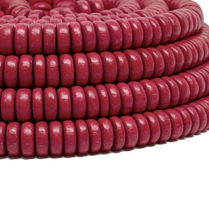 Rondelle de Pucalet en bois de Cayenne rouge, 10 mm - teintées et cirées - 40 cm sur fil