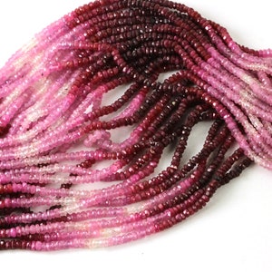 Puede incluir: Hilos de cuentas de piedras preciosas facetadas en tonos rosa y rojo. Las cuentas están ensartadas, creando un efecto en cascada. El degradado de color varía de rosa claro a rojo intenso.
