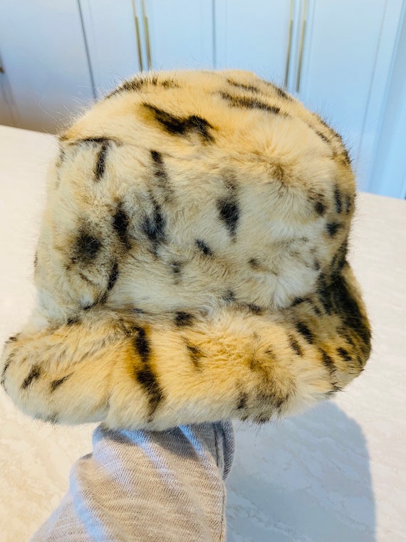 Snow Leopard fur Bucket Hat