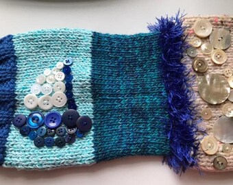 Demenz Haptik Muff, Nestelmuff, Maritimes Thema, mit Segelboot Muscheln in blauen Farben für Liebhaber von Meer und Strand