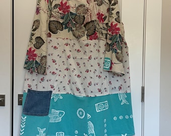 Abito patchwork riciclato, misto lino, fantasia floreale, gonna a balze, maniche a campana, taglie forti