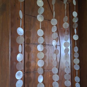 Cortina de Conchas Capiz: Divisória de Porta com Estampa de Praia, Decoração de Praia, Artesanato para Atacado