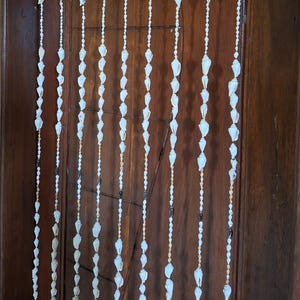 Cortina de conchas marinas: Separador de puerta de tiras, decoración playera, suministros artesanales al por mayor