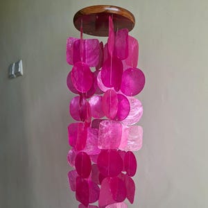 windchimes round capiz shell colour pink - Bohemian Beach Decor - Sounds relaxing