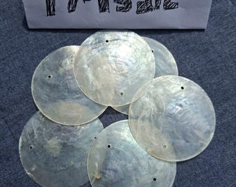 天然カピス貝 20～150個 / 0/1/2穴 /30/40/50/60/65/70 mm。貝殻